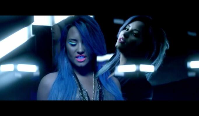 Demi Lovato — Neon Lights скачать клип