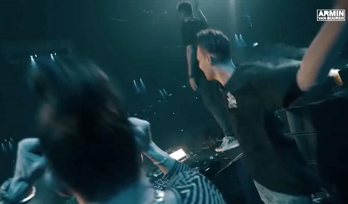 Dimitri Vegas & Like Mike feat. Armin van Buuren feat. W&W — Repeat After Me скачать клип