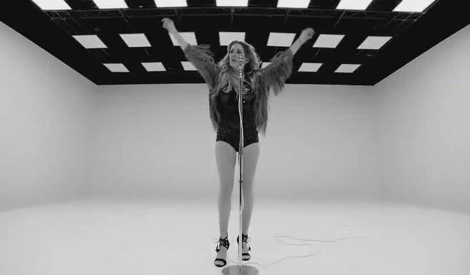 Ellie Goulding — Something In The Way You Move download video
