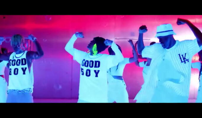 GD feat. Taeyang — Good Boy скачать клип