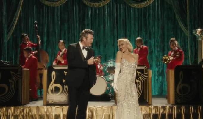 Gwen Stefani — You Make It Feel Like Christmas feat. Blake Shelton скачать клип