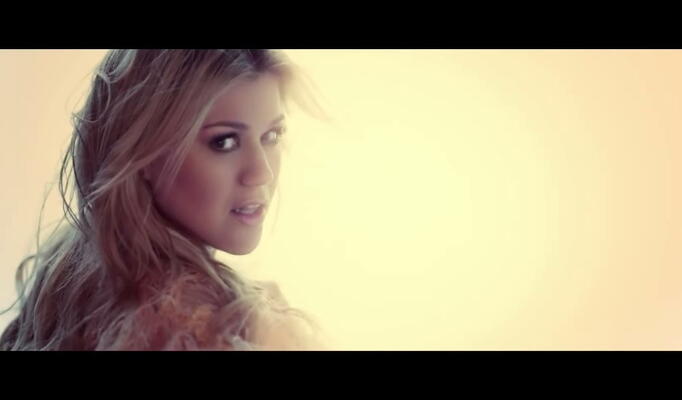 Kelly Clarkson — Catch My Breath download video