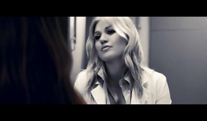 Kelly Clarkson — People Like Us download video