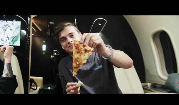 Martin Garrix — Pizza скачать клип