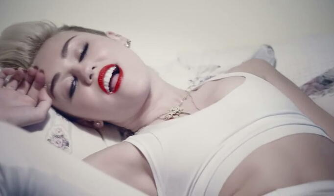 Miley Cyrus — We Can't Stop скачать клип