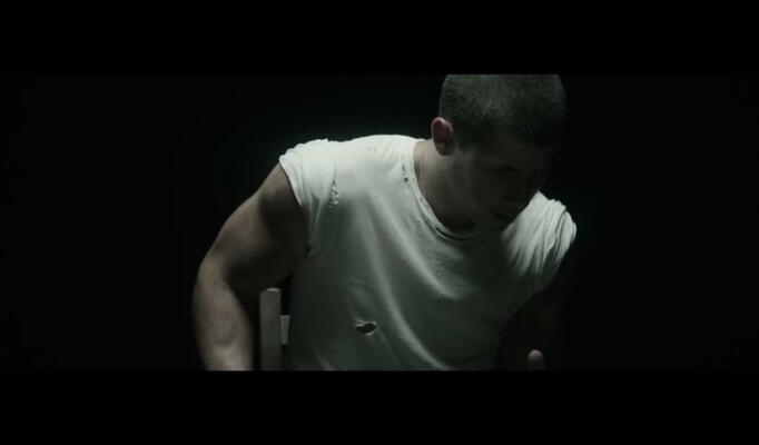 Nick Jonas — Chains скачать клип