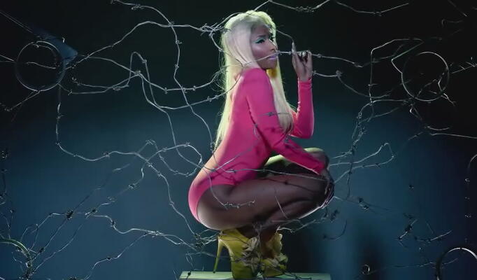 Nicki Minaj — Beez In The Trap (Explicit) feat. 2 Chainz скачать клип
