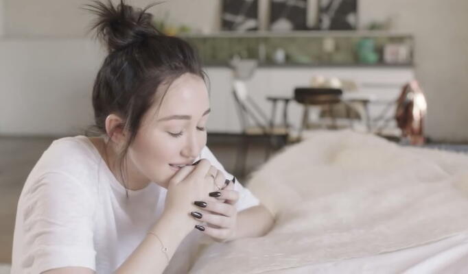 Noah Cyrus — Make Me (Cry) feat. Labrinth download video