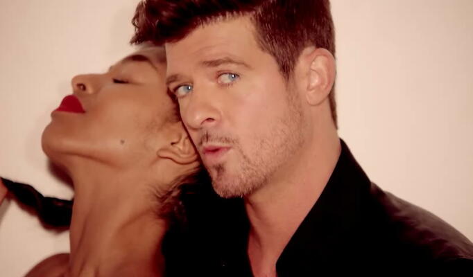 Robin Thicke feat. T.I. & Pharrell — Blurred Lines (Unrated Version) скачать клип