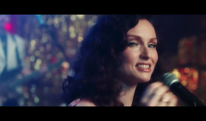 Sophie Ellis-Bextor & The Feeling — While You’re Still You’re Still Young download video