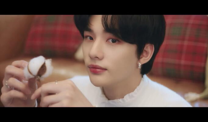 Stray Kids — 24 to 25 download video