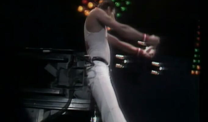 Queen — The Show Must Go on download video